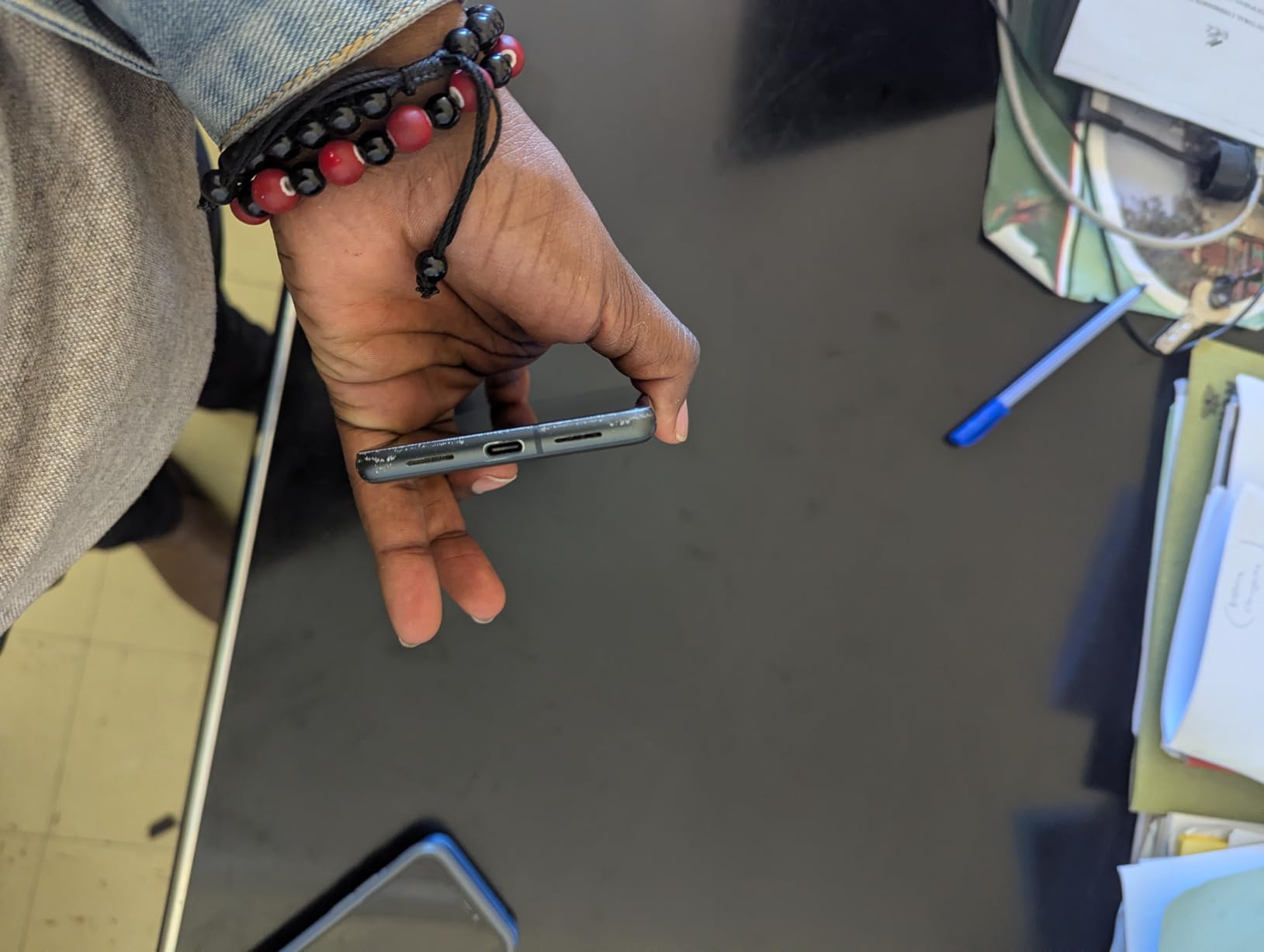 Google Pixel 7 128GB 5G Smartphone - Unlocked for All Carriers - US Version - (Obsidian) customer photo 1
