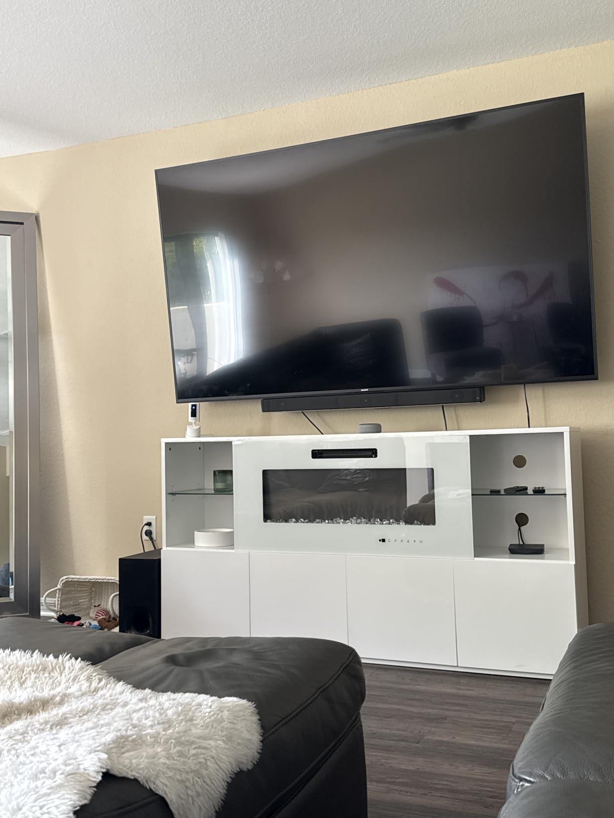 Ring Pan-Tilt Indoor Cam (newest model) — See all around your home or business with 360° pan coverage, HD video, plus Two-Way Talk (2024 release), White customer photo 2