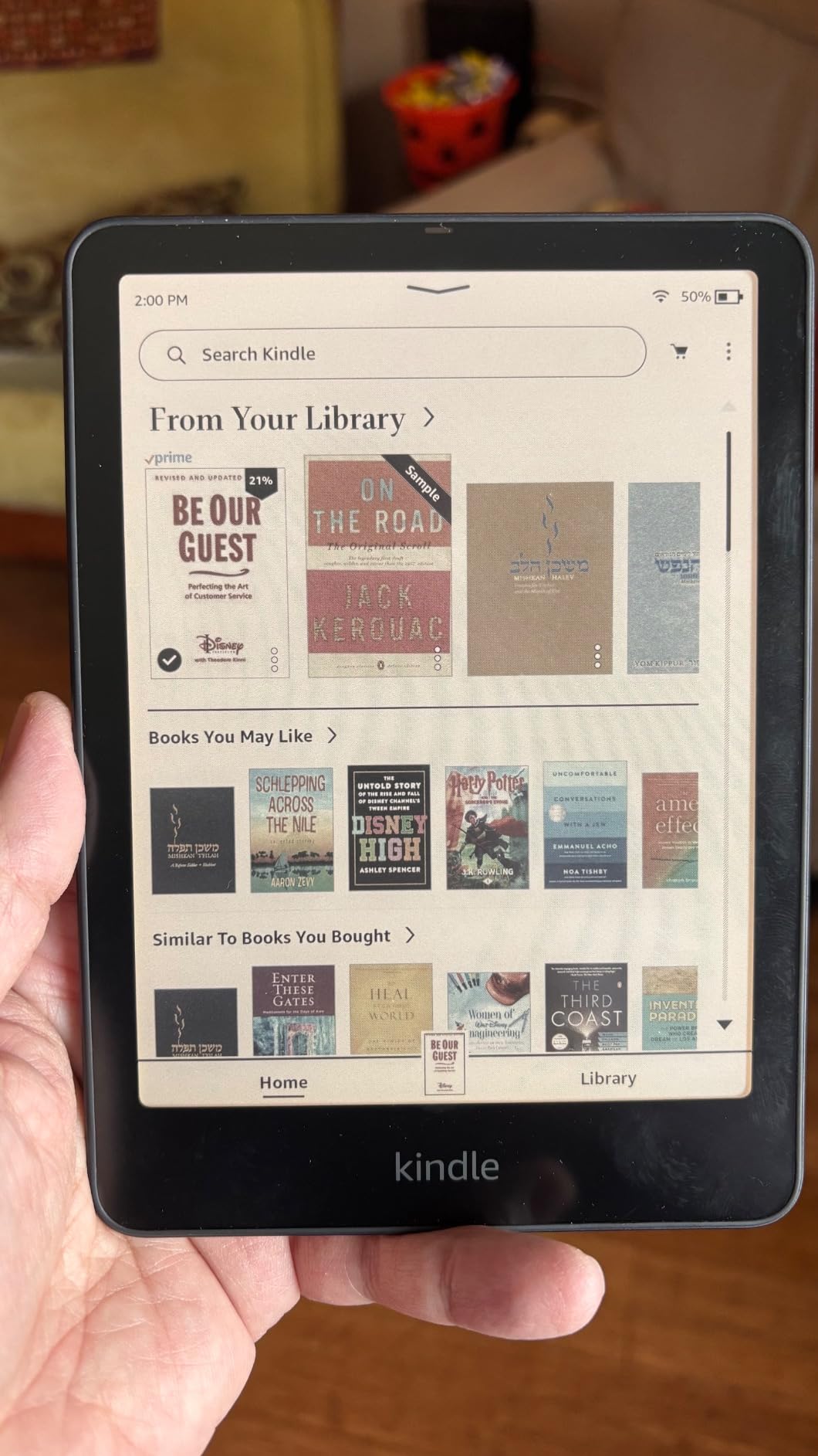 Amazon Kindle Colorsoft Signature Edition 32GB (newest model) – With color display, auto-adjusting front light, wireless charging, and long battery life - Metallic Black customer photo 1