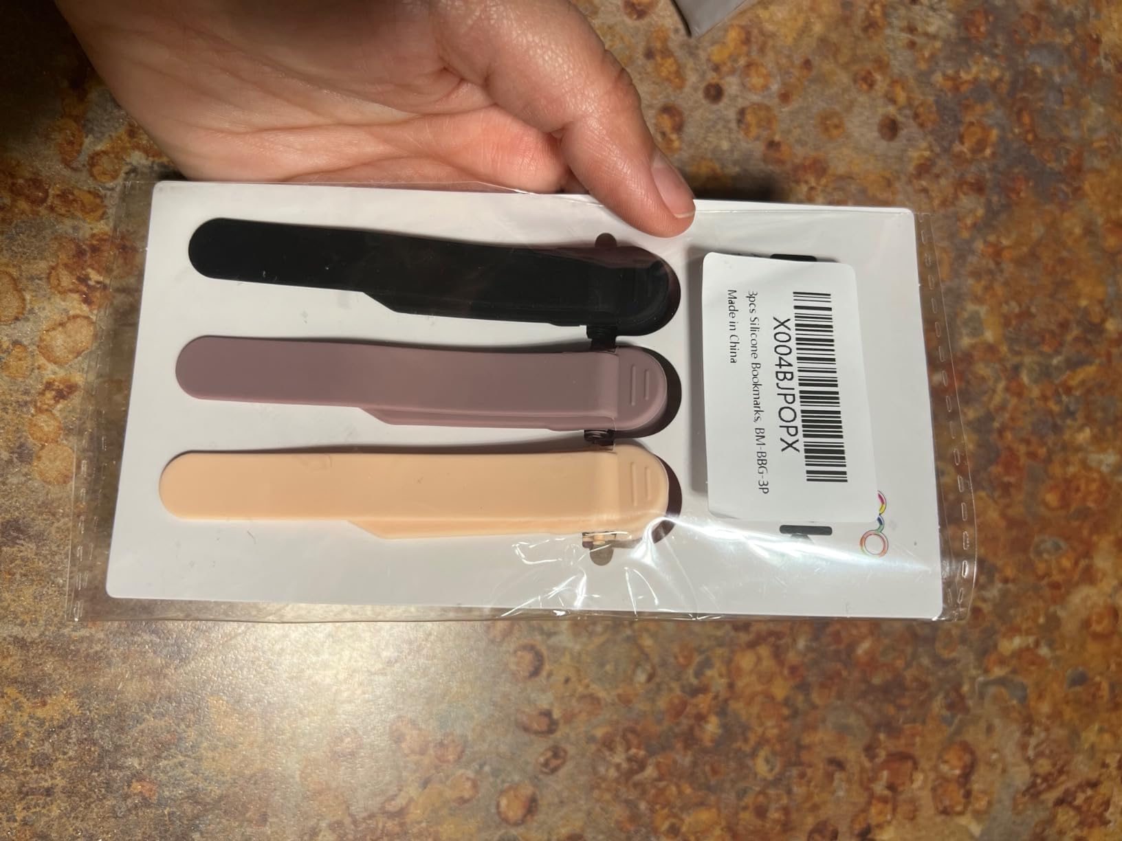 SMUK 3pcs Automatic Bookmark, Silicone Book Marks for Reading Women, Men, Kids, Book Lovers, Cute Unique Book Markers for Reading, Reading Accessories Gifts for Book Lovers customer photo 1