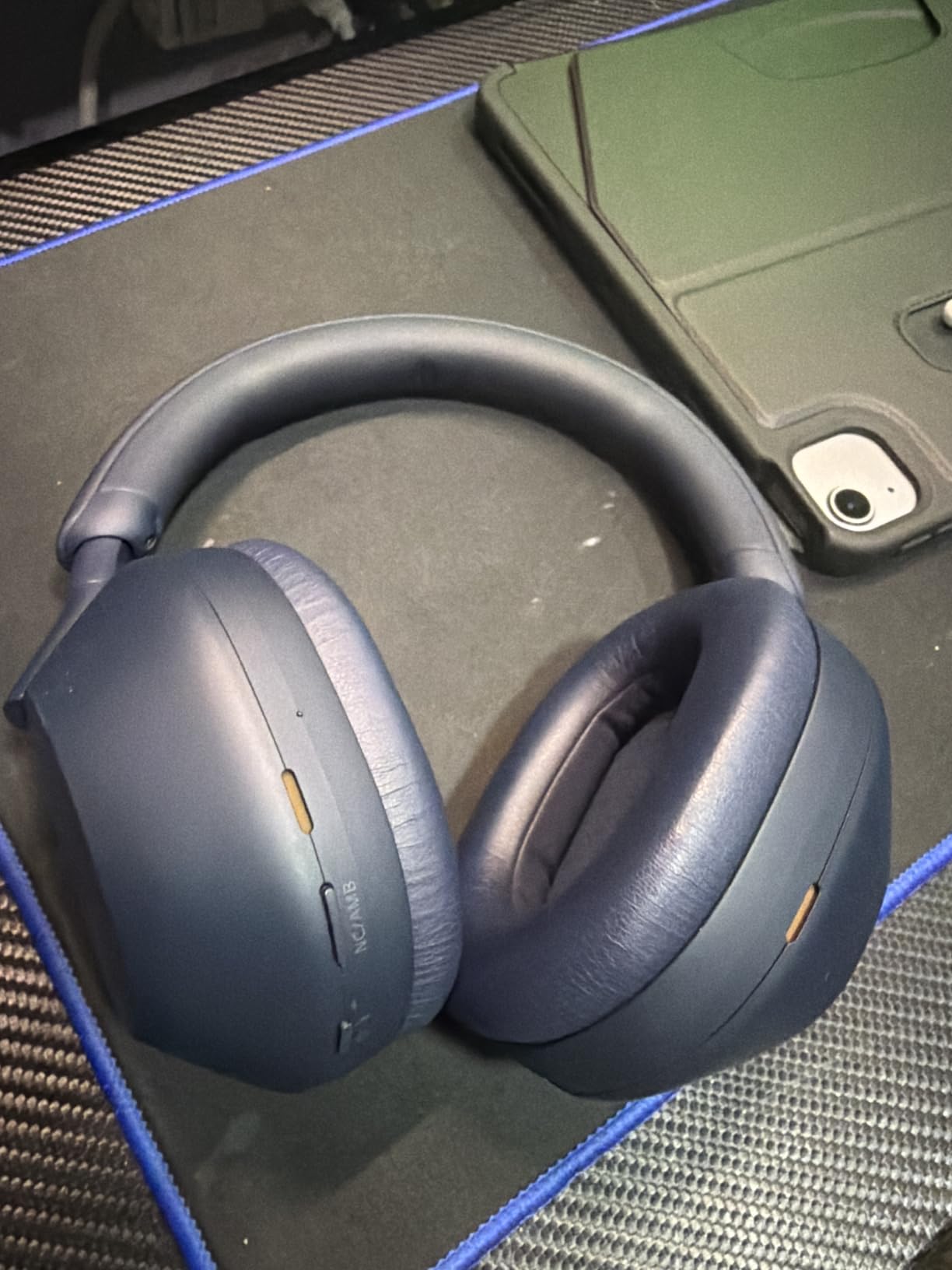 Sony WH-1000XM5 Premium Noise Cancelling Wireless Headphones, Smoky Pink customer photo 1