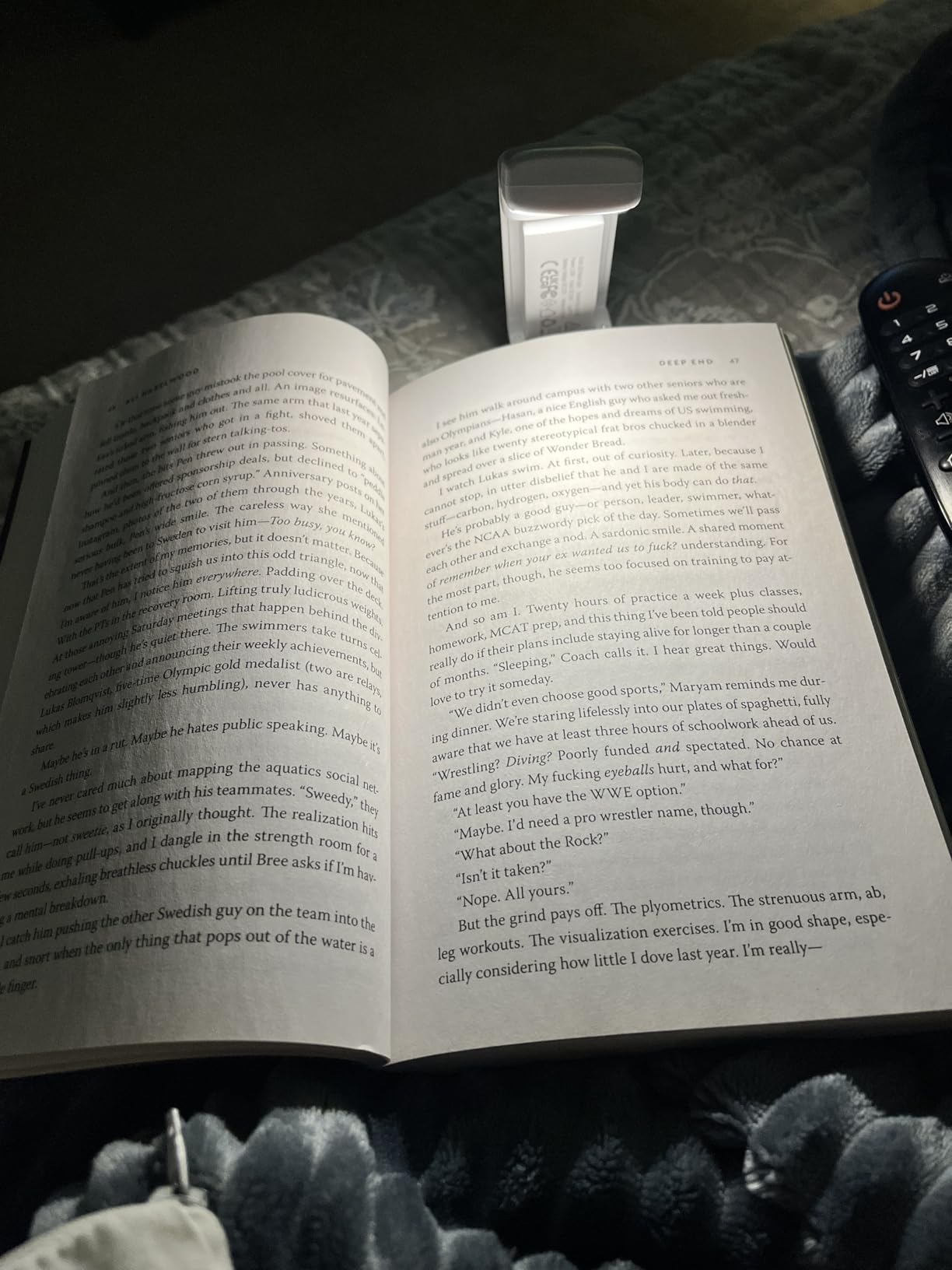 Gritin Book Light Rechargeable, Clip on LED Reading Light for Books in Bed customer photo 2