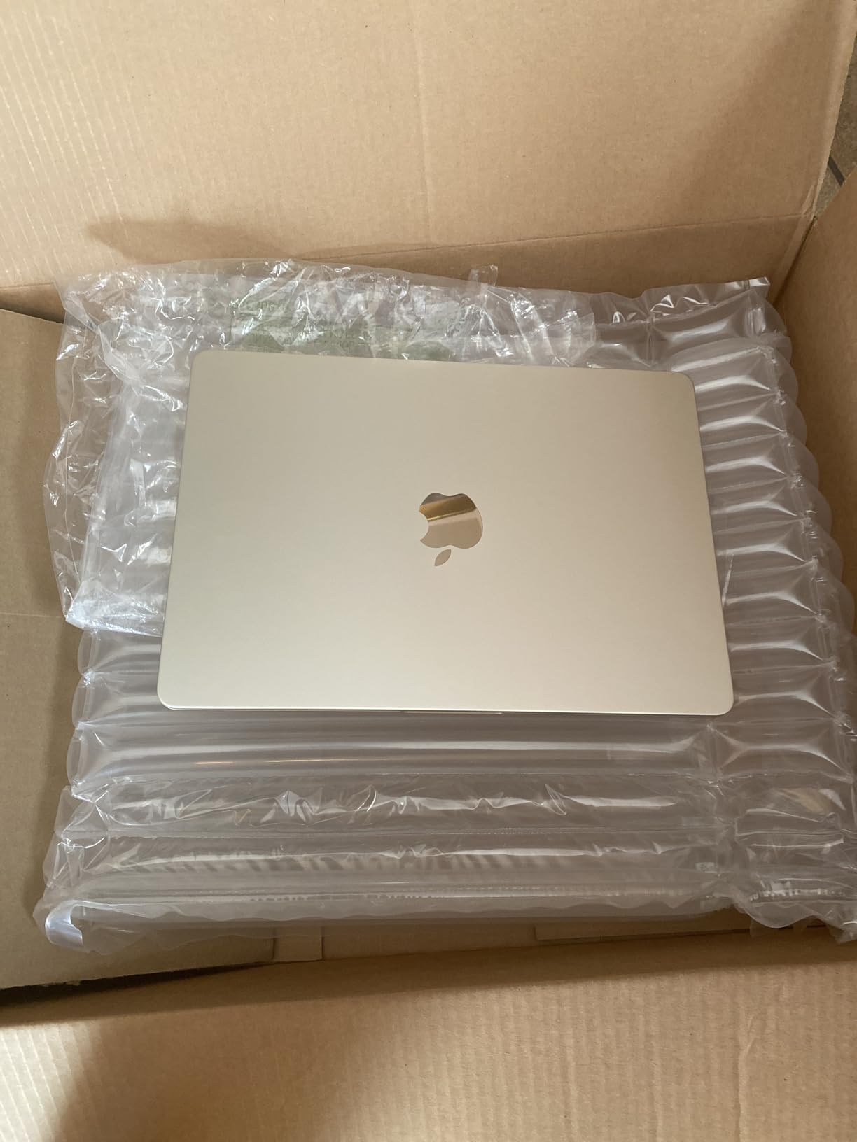 Apple 2025 MacBook Air 13-inch Laptop with M4 chip: Built for Apple Intelligence, 13.6-inch Liquid Retina Display, 16GB Unified Memory, 256GB SSD Storage, 12MP Center Stage Camera, Touch ID; Sky Blue customer photo 1