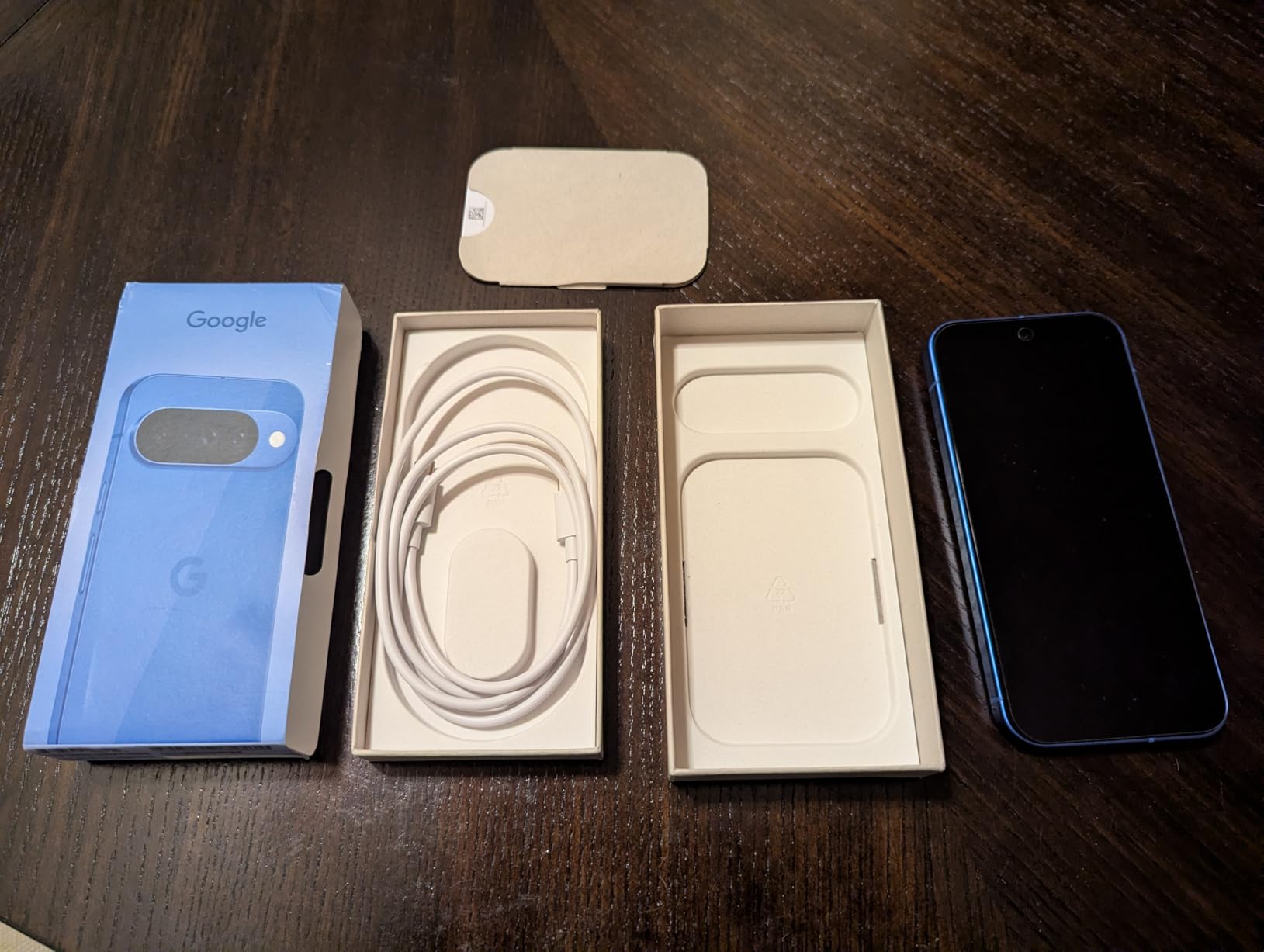 Google Pixel 10 - Unlocked Smartphone with Gemini - Indigo - 128 GB customer photo 2