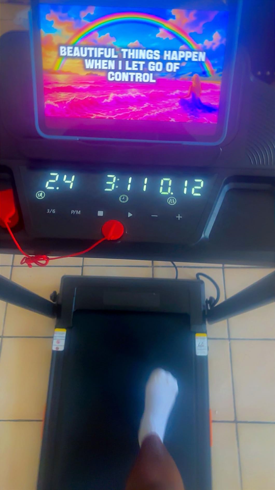 CURSOR FITNESS 16% Incline Treadmills for Home with 3 LED Displays customer photo 2